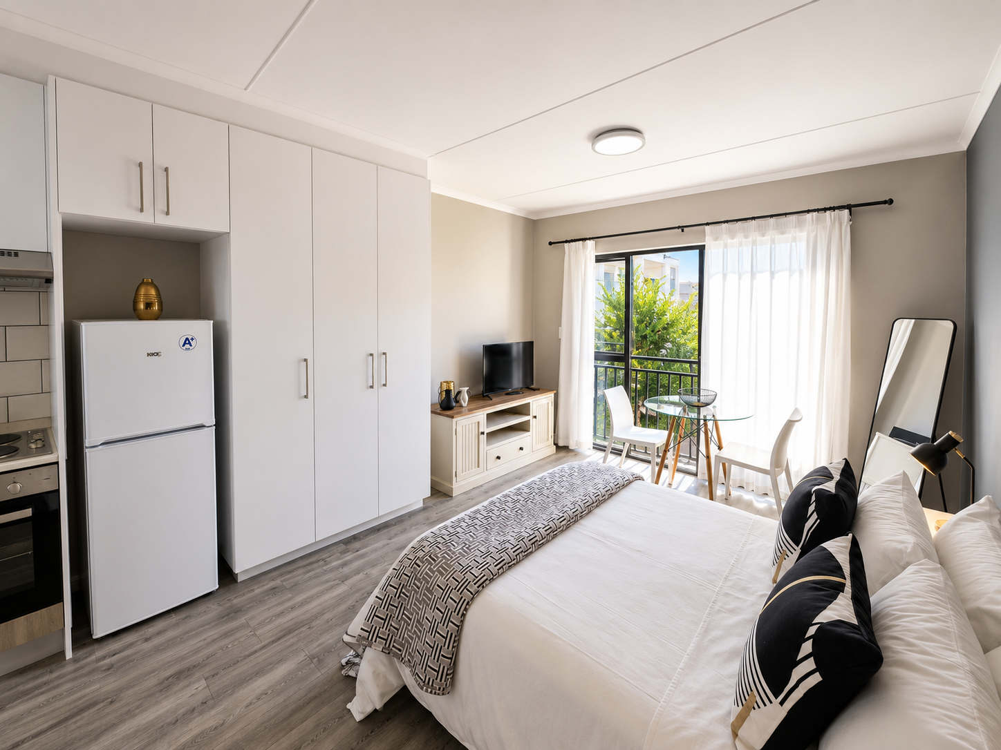 Room (Overview)
